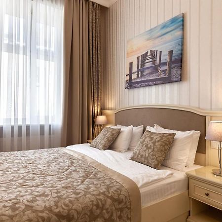 Royal Mini-Apart Hotel On Rynok Square 利沃夫 外观 照片